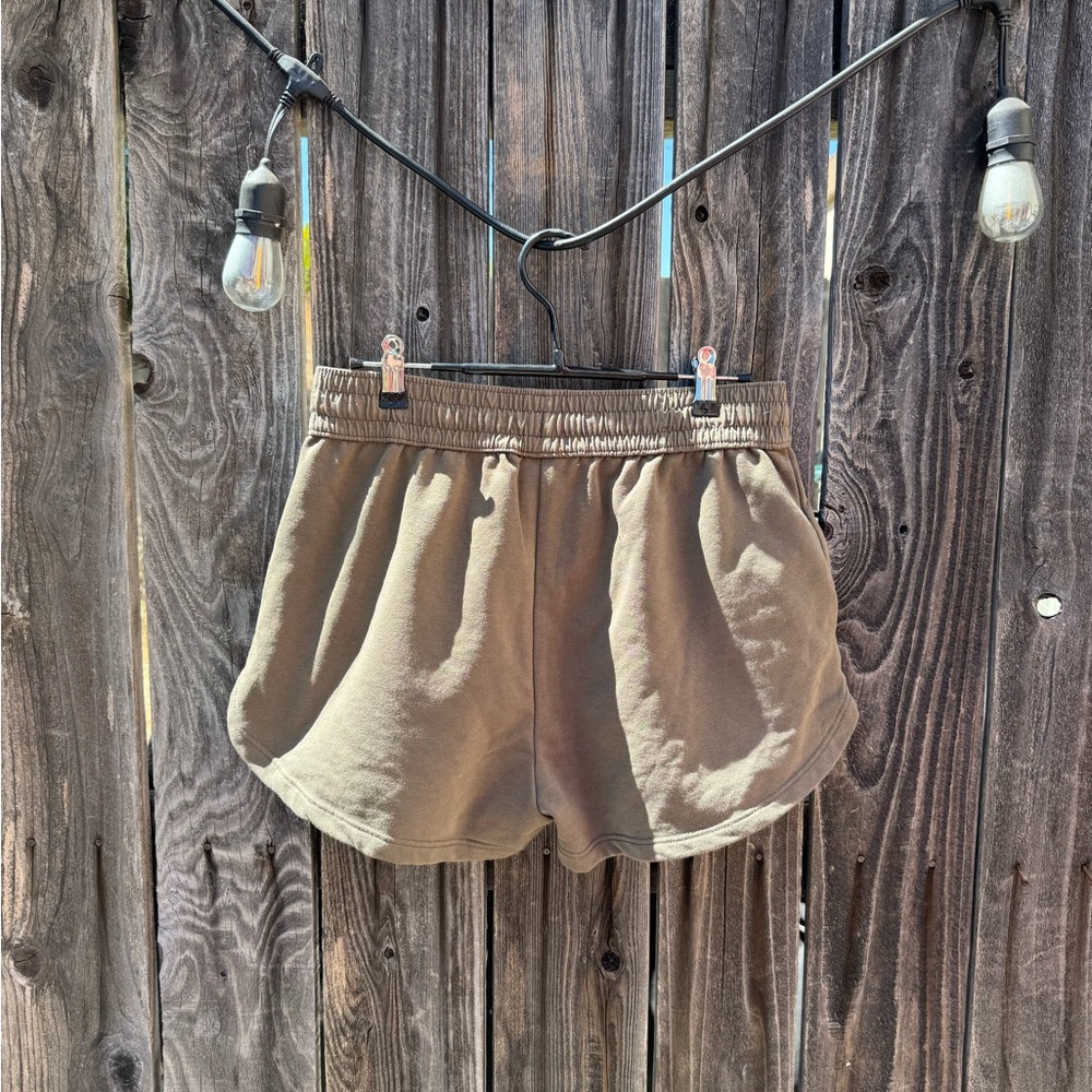 H&M Women’s Olive Green Cotton-Poly Soft Short Shorts Adjustable Waist Medium - Picture 2 of 5